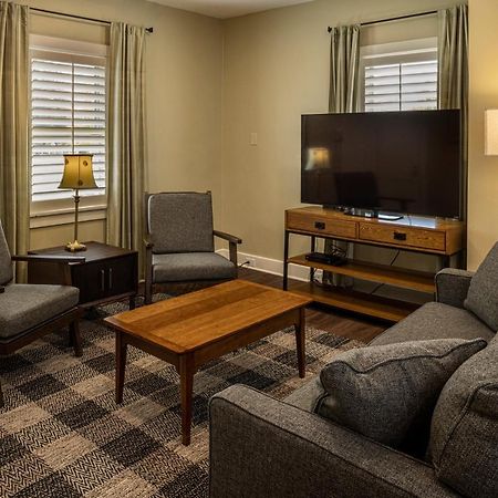Baywood Conference And Lodging Center Coraopolis Buitenkant foto