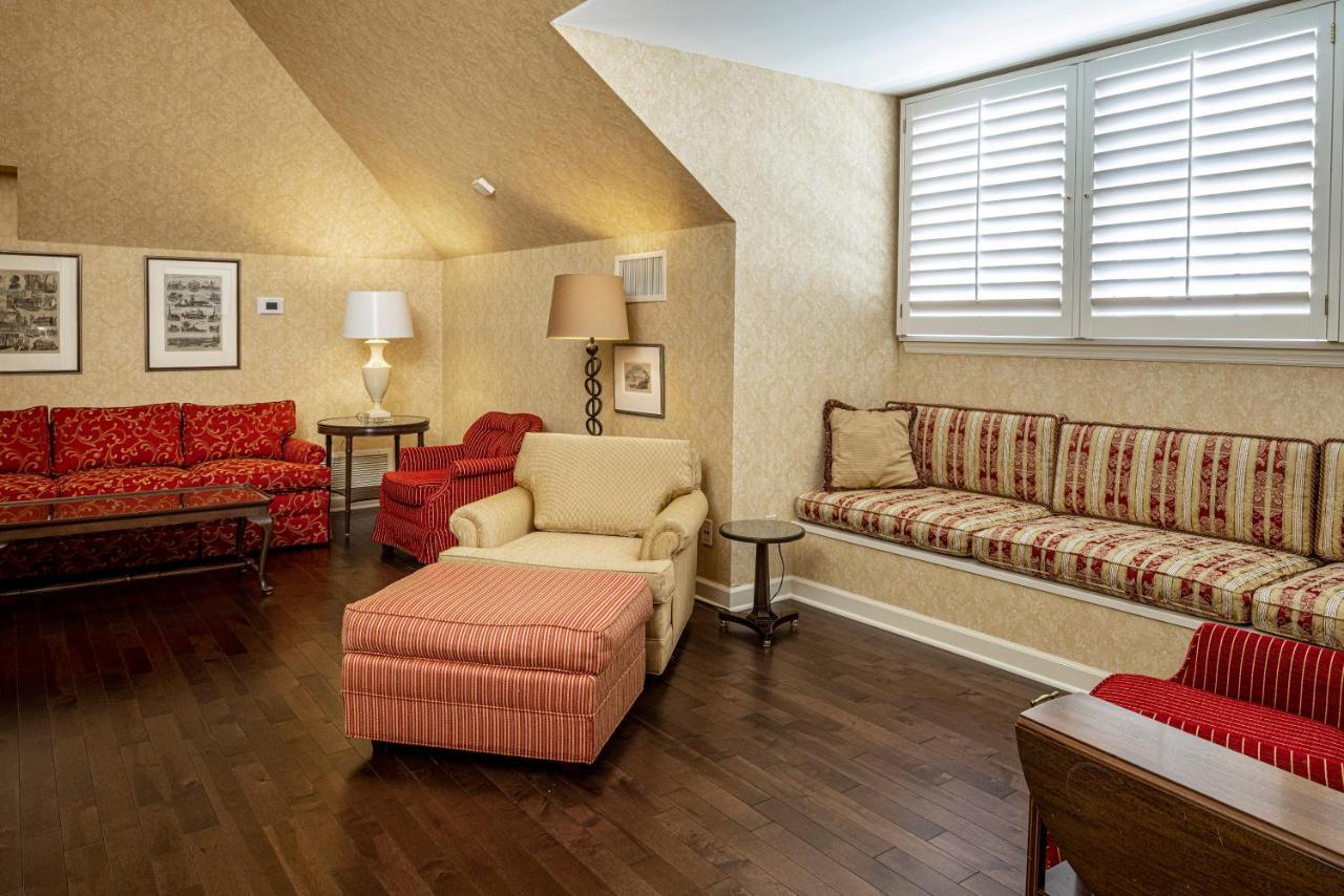 Baywood Conference And Lodging Center Coraopolis Buitenkant foto