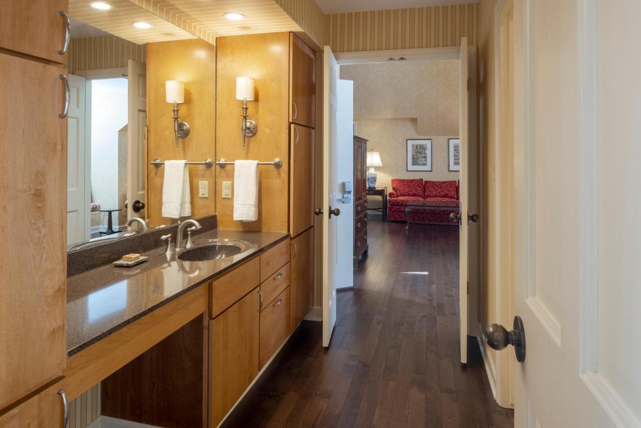 Baywood Conference And Lodging Center Coraopolis Buitenkant foto