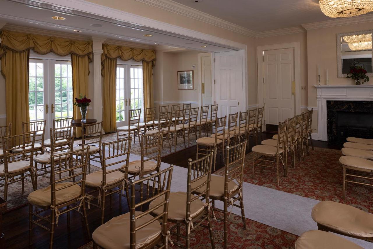 Baywood Conference And Lodging Center Coraopolis Buitenkant foto