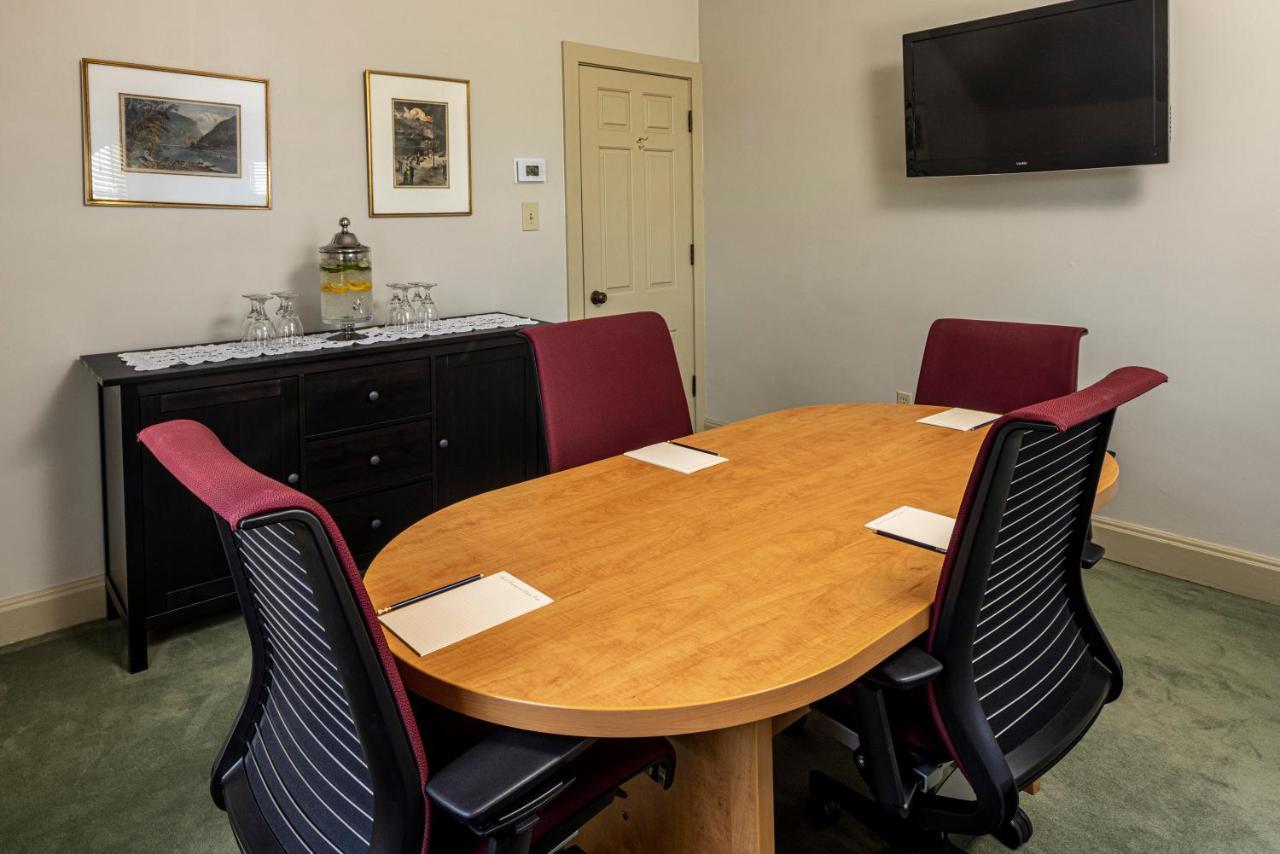 Baywood Conference And Lodging Center Coraopolis Buitenkant foto