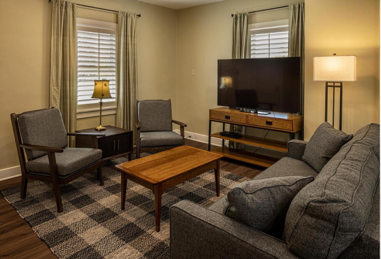Baywood Conference And Lodging Center Coraopolis Buitenkant foto